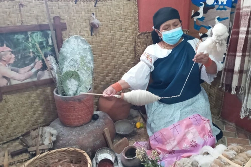 Viajes a Otavalo, Peguche, Cuicocha, plaza de ponchos, mercado indígena, tours a Cotacachi 