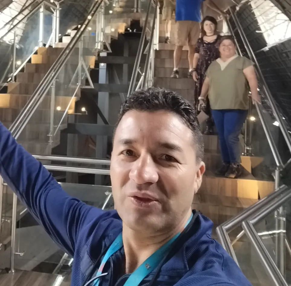 Guía de turismo en Quito Ecuador, Cesar Barrionuevo