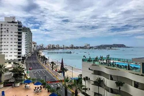 En feriado, tour a la playa de Salinas