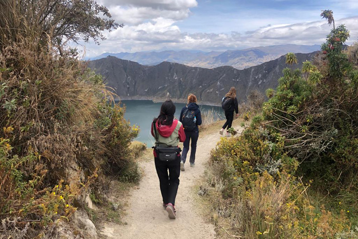 Caminata o trekking alrededor de la laguna
