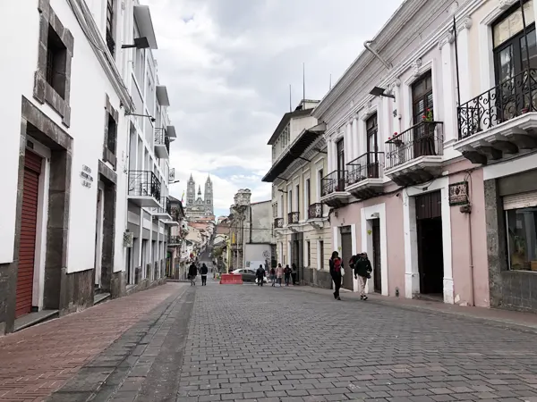 La calle Venezuela mostrando al arquitectura del centro histórico